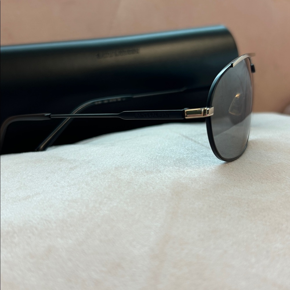 Saint Laurent Sunglasses Black & Gold - Picture 5 of 6